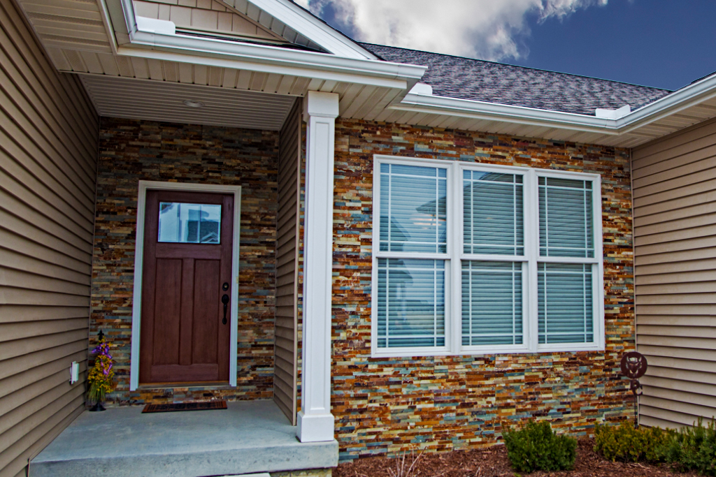 https://www.rivervalleyhomesqc.com/wp-content/uploads/1916_E_60th_Circle_0.jpg
