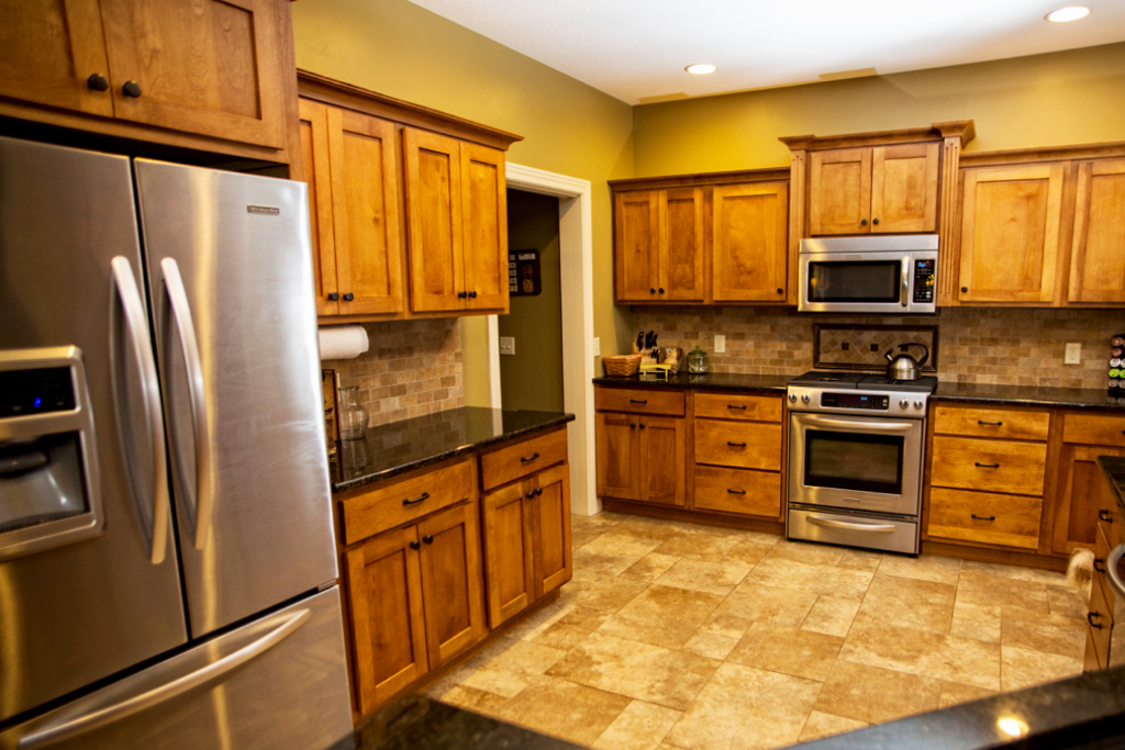 https://www.rivervalleyhomesqc.com/wp-content/uploads/1916_E_60th_Circle_5.jpg