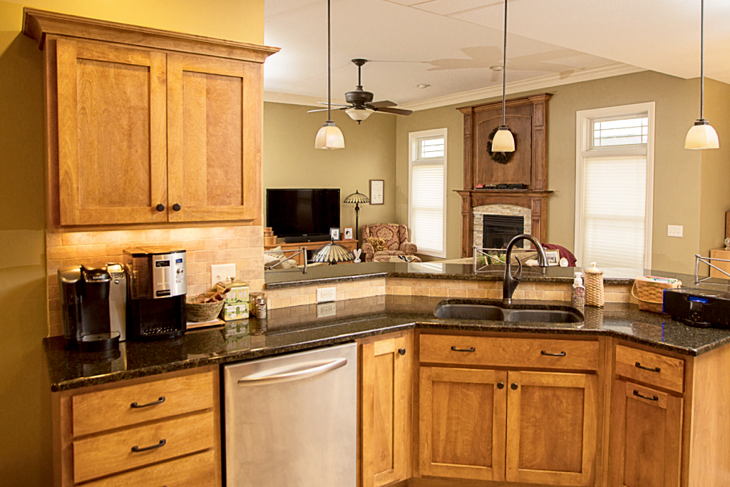 https://www.rivervalleyhomesqc.com/wp-content/uploads/1916_E_60th_Circle_6.jpg