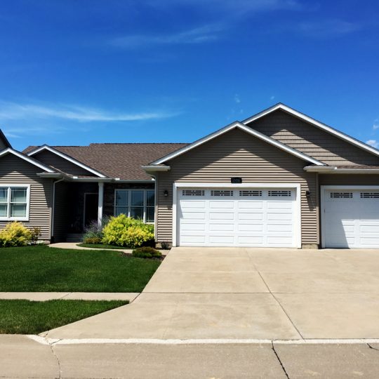 https://www.rivervalleyhomesqc.com/wp-content/uploads/1916_E_60th_Circle_7-540x540.jpg