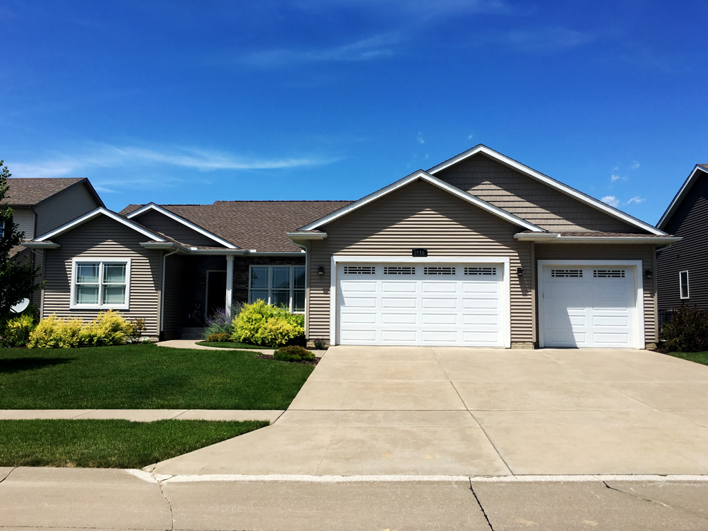 https://www.rivervalleyhomesqc.com/wp-content/uploads/1916_E_60th_Circle_7.jpg