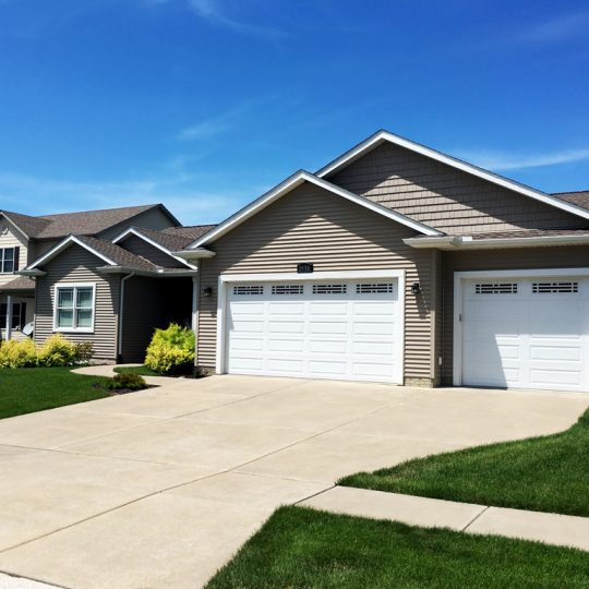 https://www.rivervalleyhomesqc.com/wp-content/uploads/1916_E_60th_Circle_9-540x540.jpg