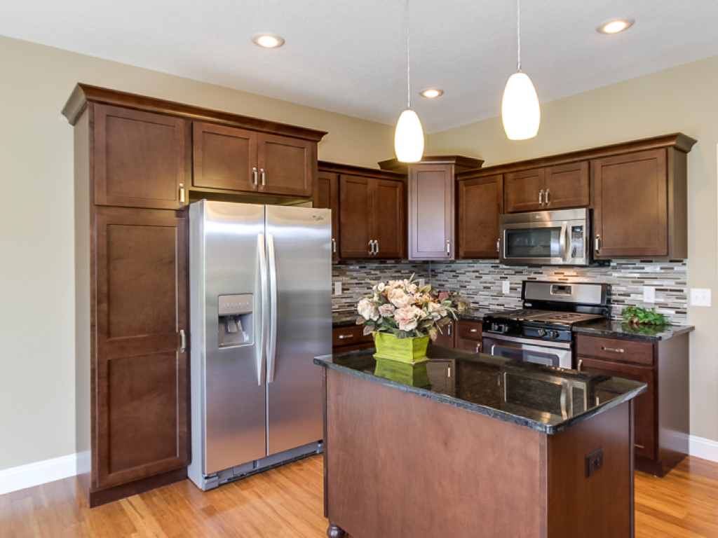 https://www.rivervalleyhomesqc.com/wp-content/uploads/1920_E_60th_Circle_Davenport_11.jpg