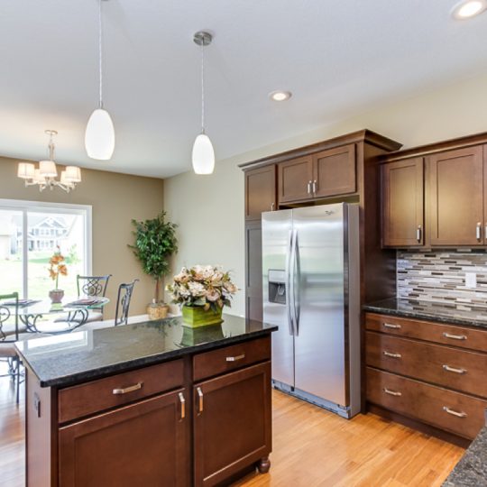 https://www.rivervalleyhomesqc.com/wp-content/uploads/1920_E_60th_Circle_Davenport_12-540x540.jpg