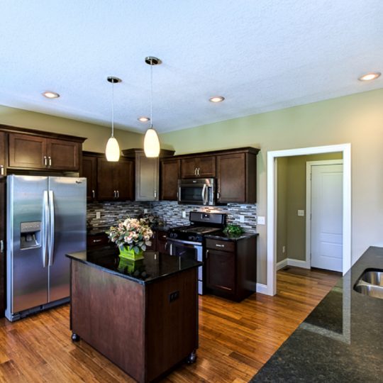 https://www.rivervalleyhomesqc.com/wp-content/uploads/1920_E_60th_Circle_Davenport_18-540x540.jpg