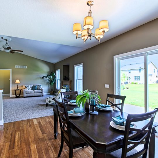 https://www.rivervalleyhomesqc.com/wp-content/uploads/1920_E_60th_Circle_Davenport_20-540x540.jpg