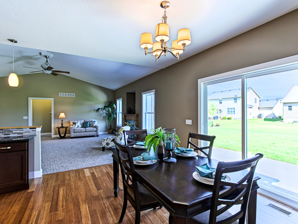 https://www.rivervalleyhomesqc.com/wp-content/uploads/1920_E_60th_Circle_Davenport_20.jpg
