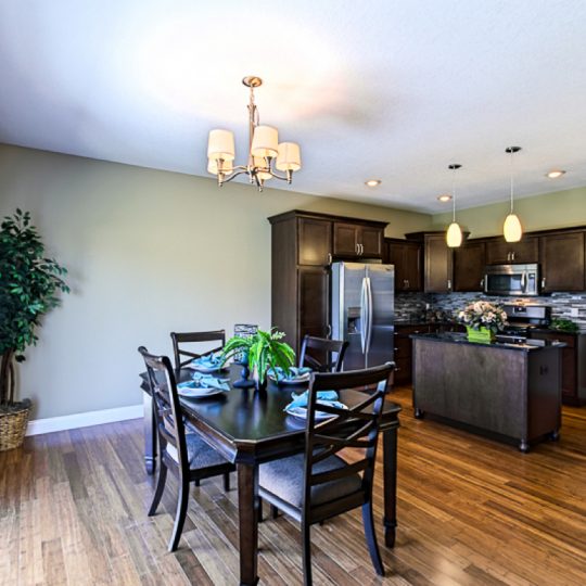 https://www.rivervalleyhomesqc.com/wp-content/uploads/1920_E_60th_Circle_Davenport_22-540x540.jpg