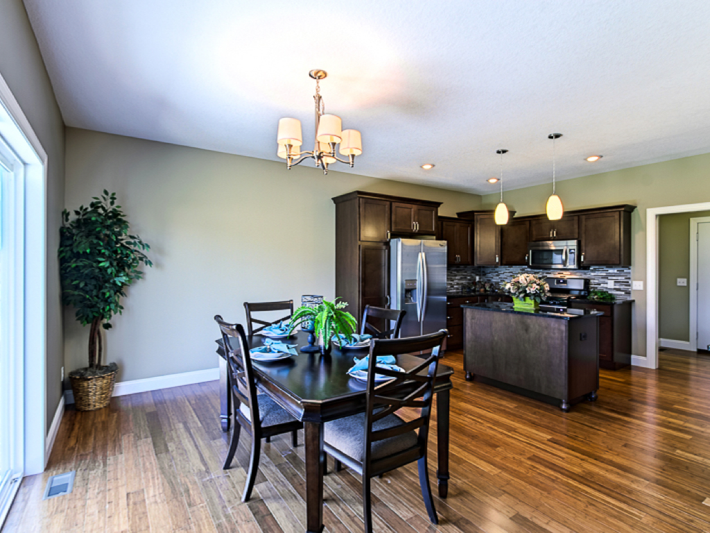 https://www.rivervalleyhomesqc.com/wp-content/uploads/1920_E_60th_Circle_Davenport_22.jpg