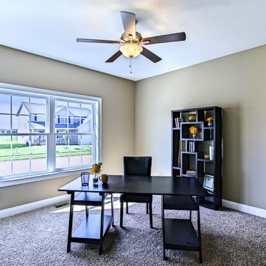 https://www.rivervalleyhomesqc.com/wp-content/uploads/1920_E_60th_Circle_Davenport_24-540x540.jpg