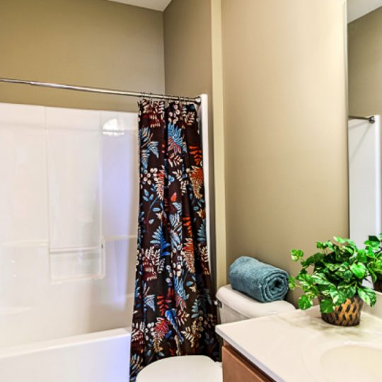 https://www.rivervalleyhomesqc.com/wp-content/uploads/1920_E_60th_Circle_Davenport_26-540x540.jpg