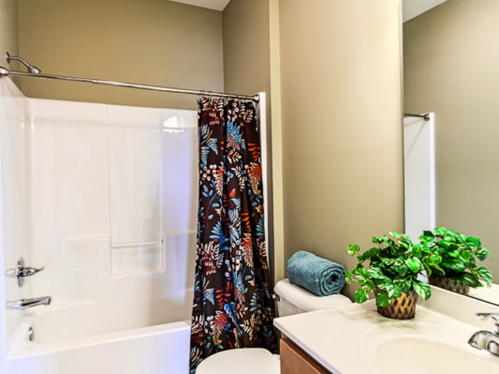 https://www.rivervalleyhomesqc.com/wp-content/uploads/1920_E_60th_Circle_Davenport_26.jpg
