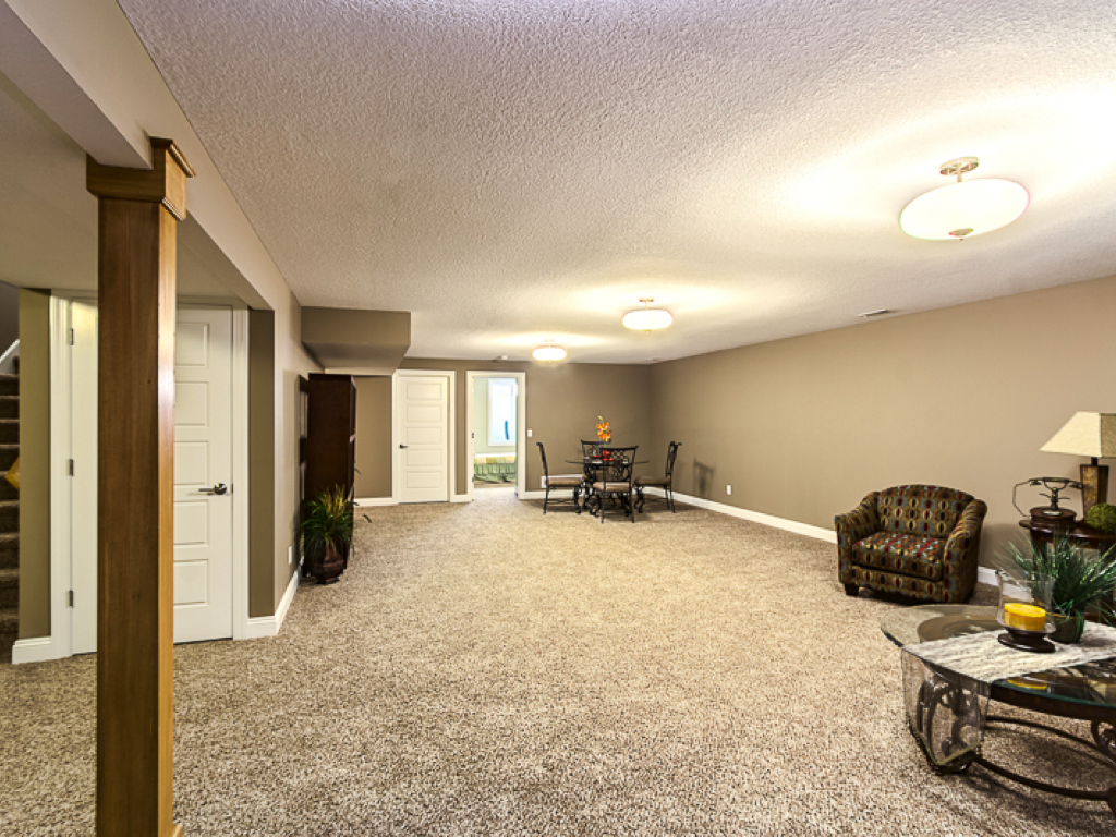 https://www.rivervalleyhomesqc.com/wp-content/uploads/1920_E_60th_Circle_Davenport_27.jpg