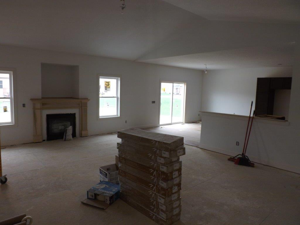 https://www.rivervalleyhomesqc.com/wp-content/uploads/1920_E_60th_Circle_Davenport_3.jpg