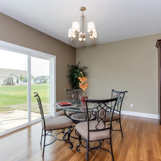 https://www.rivervalleyhomesqc.com/wp-content/uploads/1920_E_60th_Circle_Davenport_32-540x540.jpg