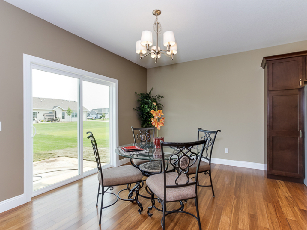 https://www.rivervalleyhomesqc.com/wp-content/uploads/1920_E_60th_Circle_Davenport_32.jpg