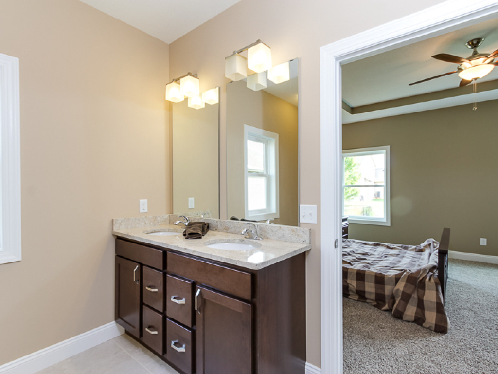 https://www.rivervalleyhomesqc.com/wp-content/uploads/1920_E_60th_Circle_Davenport_35.jpg