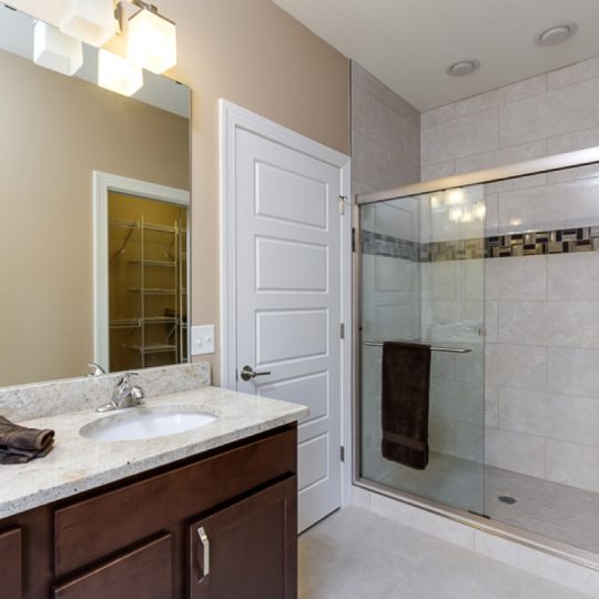 https://www.rivervalleyhomesqc.com/wp-content/uploads/1920_E_60th_Circle_Davenport_36-540x540.jpg