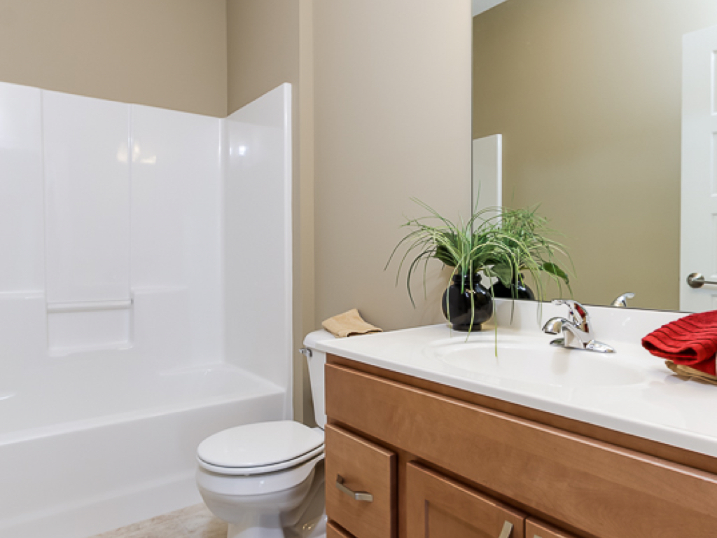 https://www.rivervalleyhomesqc.com/wp-content/uploads/1920_E_60th_Circle_Davenport_40.jpg