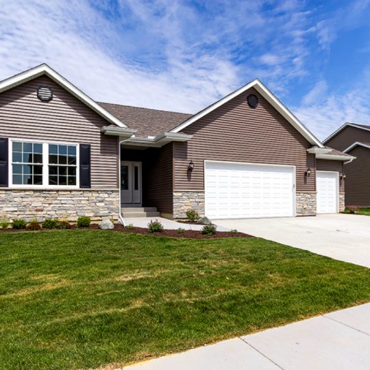 https://www.rivervalleyhomesqc.com/wp-content/uploads/1920_E_60th_Circle_Davenport_45-540x540.jpg