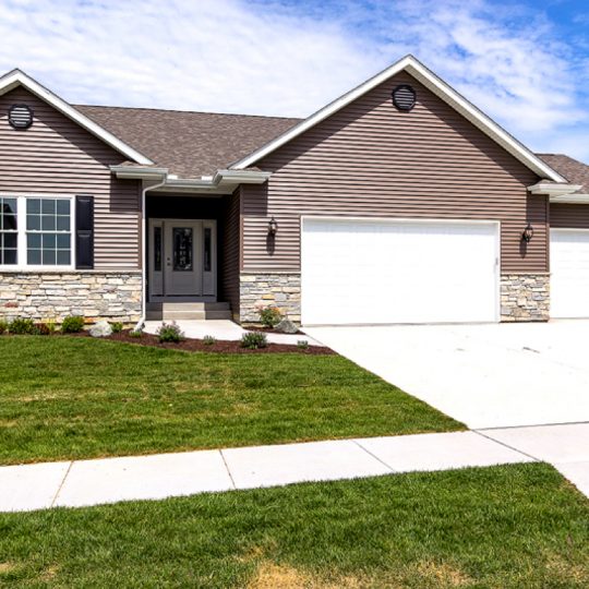 https://www.rivervalleyhomesqc.com/wp-content/uploads/1920_E_60th_Circle_Davenport_46-540x540.jpg