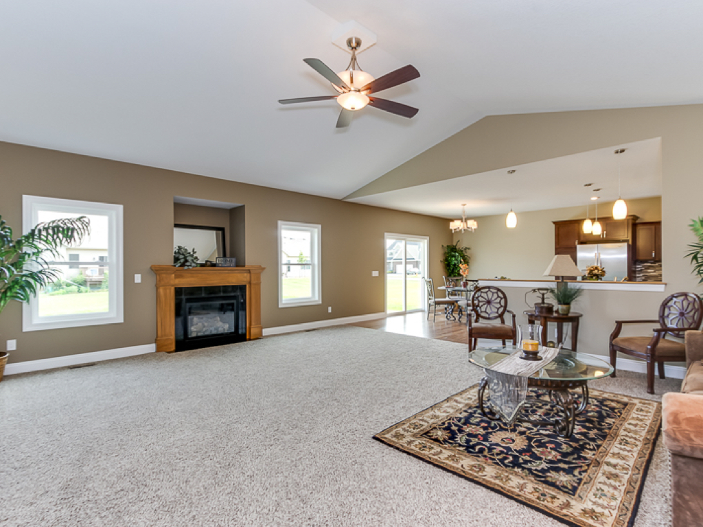 https://www.rivervalleyhomesqc.com/wp-content/uploads/1920_E_60th_Circle_Davenport_6.jpg