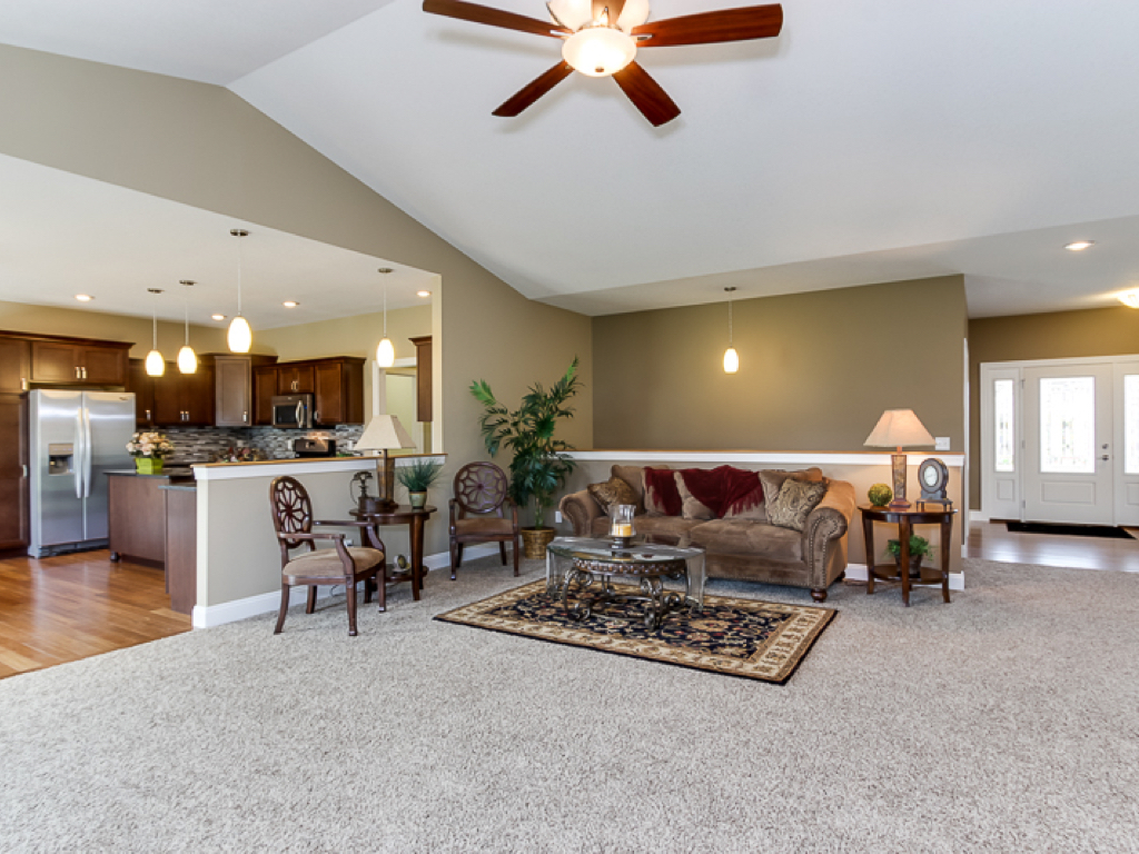 https://www.rivervalleyhomesqc.com/wp-content/uploads/1920_E_60th_Circle_Davenport_8.jpg