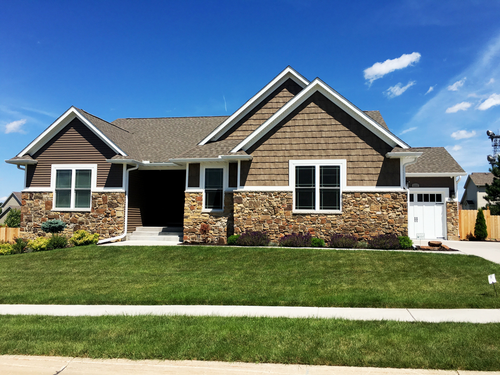 https://www.rivervalleyhomesqc.com/wp-content/uploads/4881_Norfolk_Dr_0.jpg