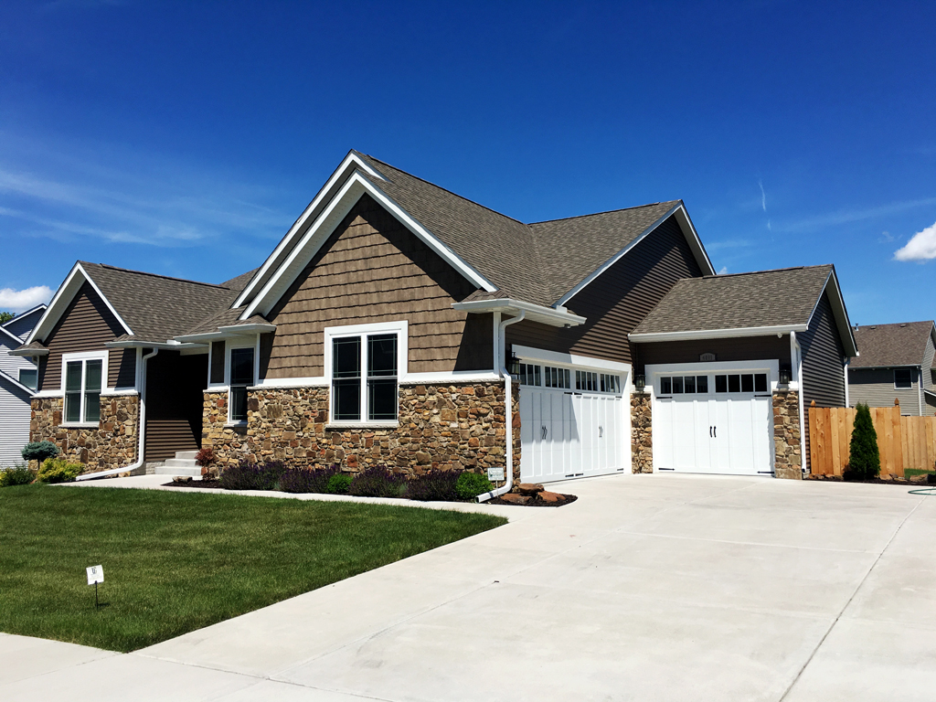 https://www.rivervalleyhomesqc.com/wp-content/uploads/4881_Norfolk_Dr_2.jpg