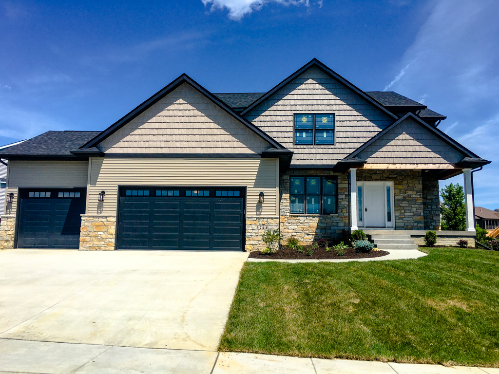 https://www.rivervalleyhomesqc.com/wp-content/uploads/5741_Texas_Dr_0.jpg