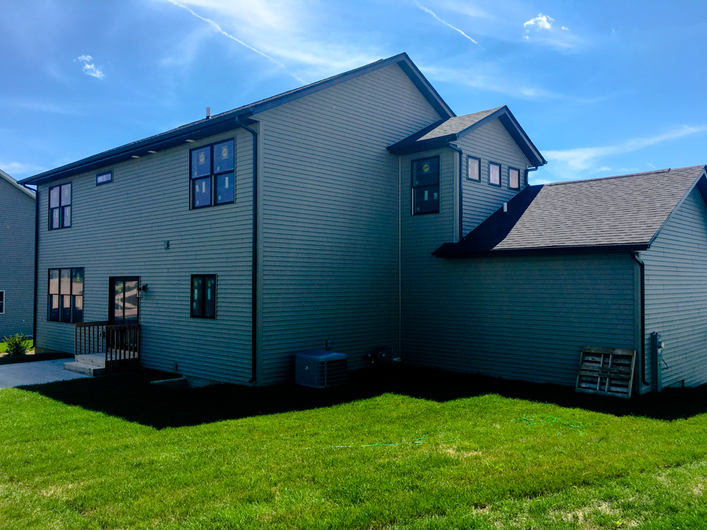 https://www.rivervalleyhomesqc.com/wp-content/uploads/5741_Texas_Dr_3.jpg