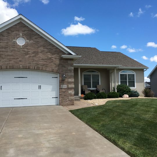 https://www.rivervalleyhomesqc.com/wp-content/uploads/6111_Judson_Circle_1-540x540.jpg