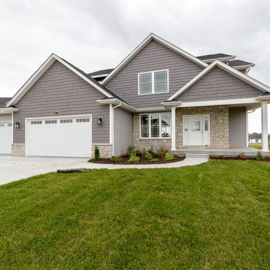 https://www.rivervalleyhomesqc.com/wp-content/uploads/6111_SpringCir_1-540x540.jpg