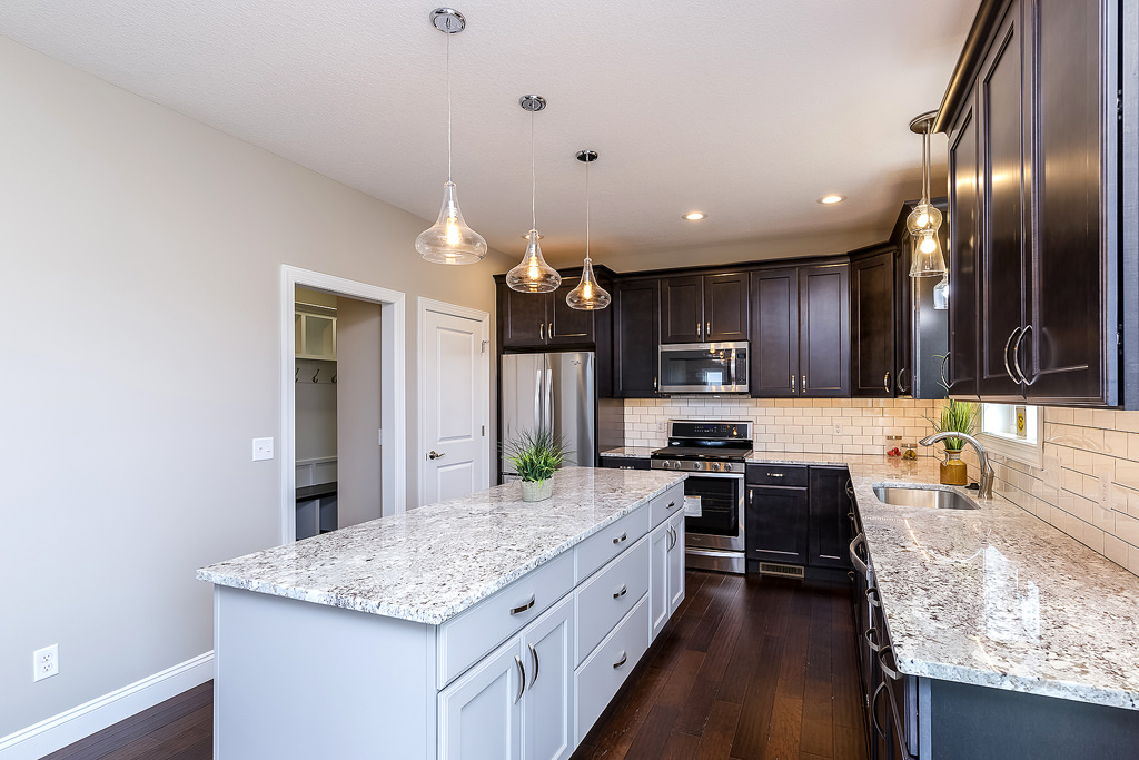 https://www.rivervalleyhomesqc.com/wp-content/uploads/6111_SpringCir_10.jpg