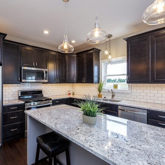 https://www.rivervalleyhomesqc.com/wp-content/uploads/6111_SpringCir_11-540x540.jpg