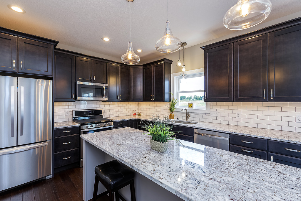 https://www.rivervalleyhomesqc.com/wp-content/uploads/6111_SpringCir_11.jpg