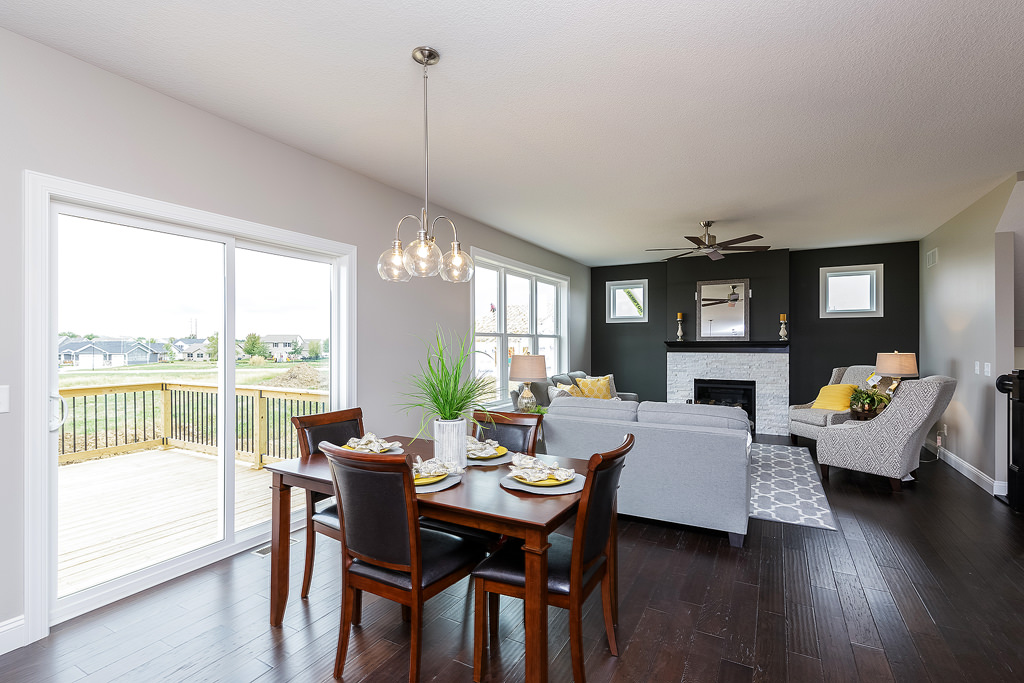 https://www.rivervalleyhomesqc.com/wp-content/uploads/6111_SpringCir_12.jpg