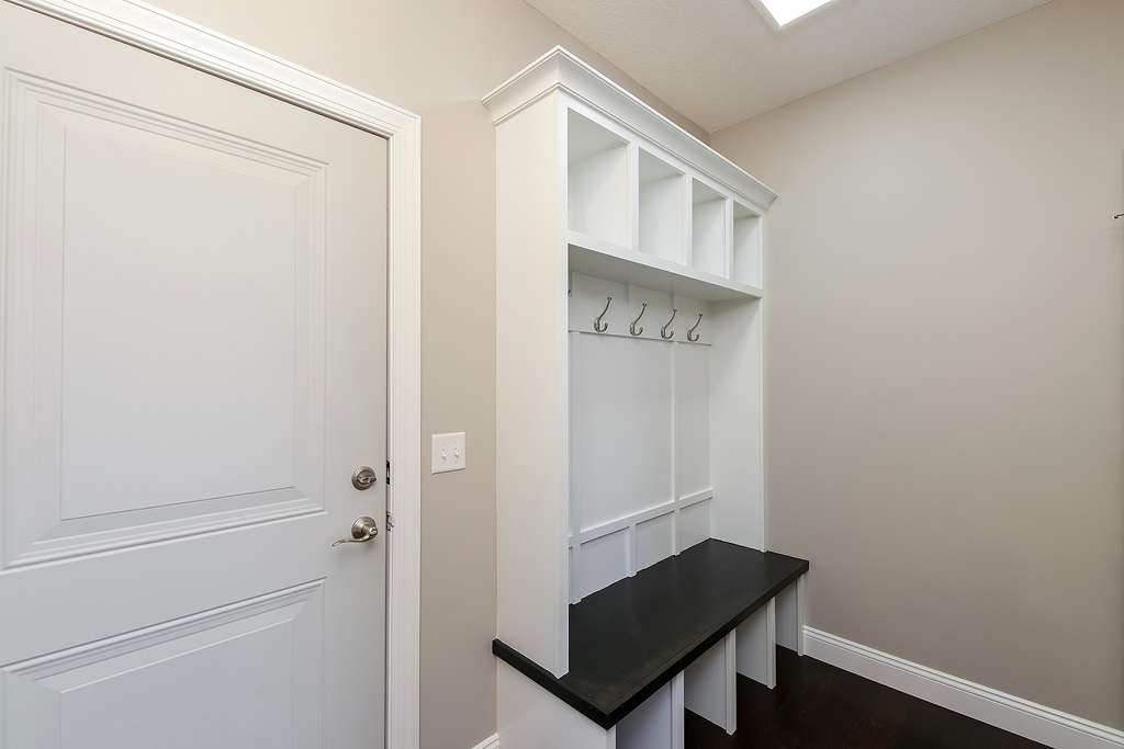 https://www.rivervalleyhomesqc.com/wp-content/uploads/6111_SpringCir_13.jpg