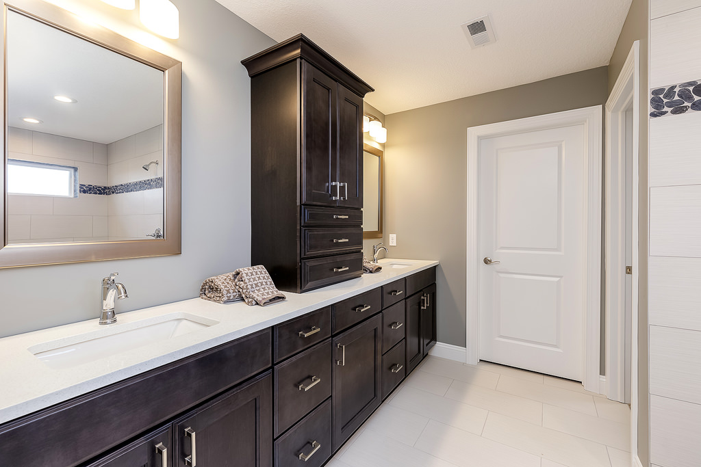https://www.rivervalleyhomesqc.com/wp-content/uploads/6111_SpringCir_19.jpg