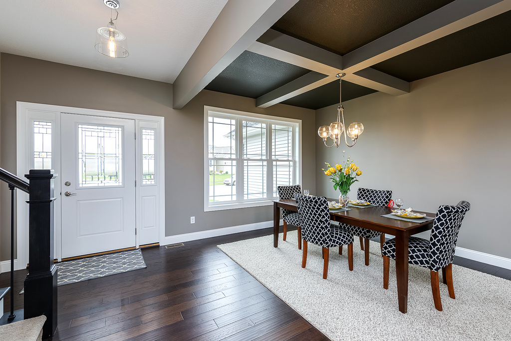 https://www.rivervalleyhomesqc.com/wp-content/uploads/6111_SpringCir_2.jpg