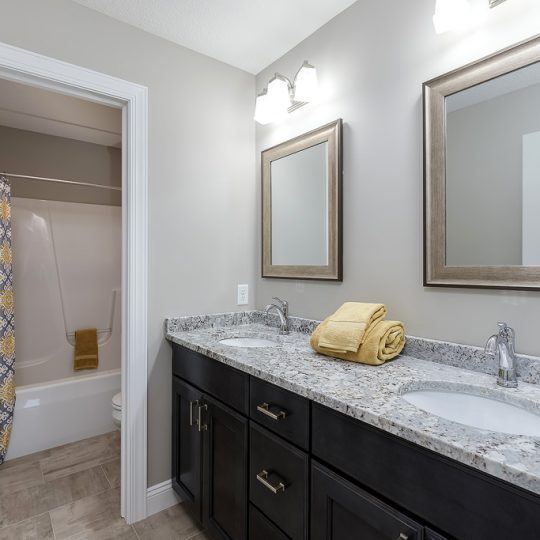 https://www.rivervalleyhomesqc.com/wp-content/uploads/6111_SpringCir_21-540x540.jpg