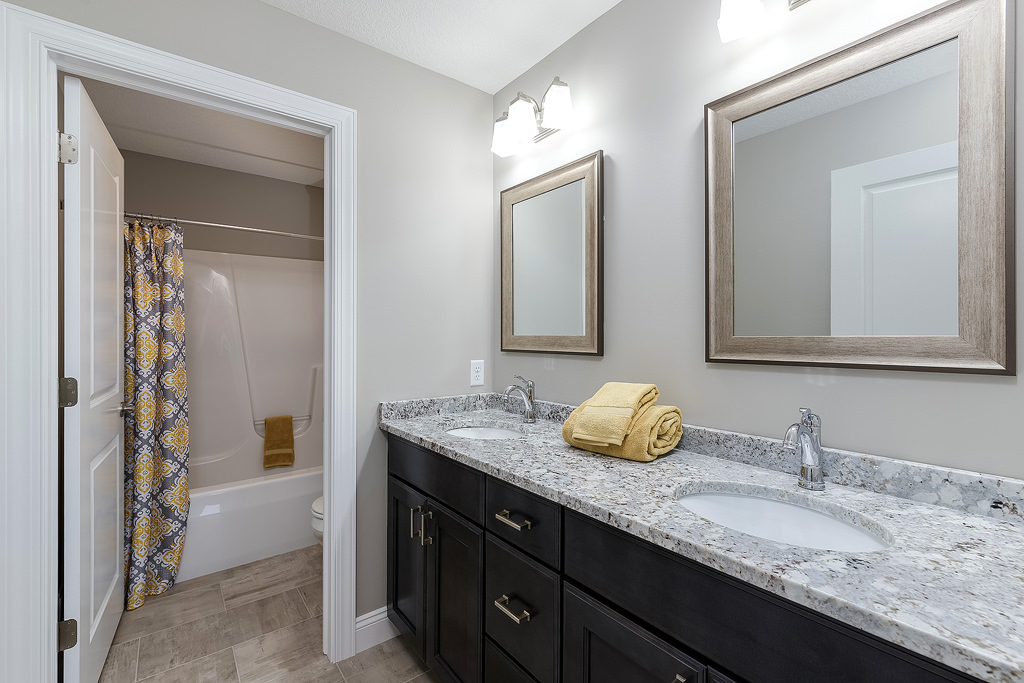 https://www.rivervalleyhomesqc.com/wp-content/uploads/6111_SpringCir_21.jpg