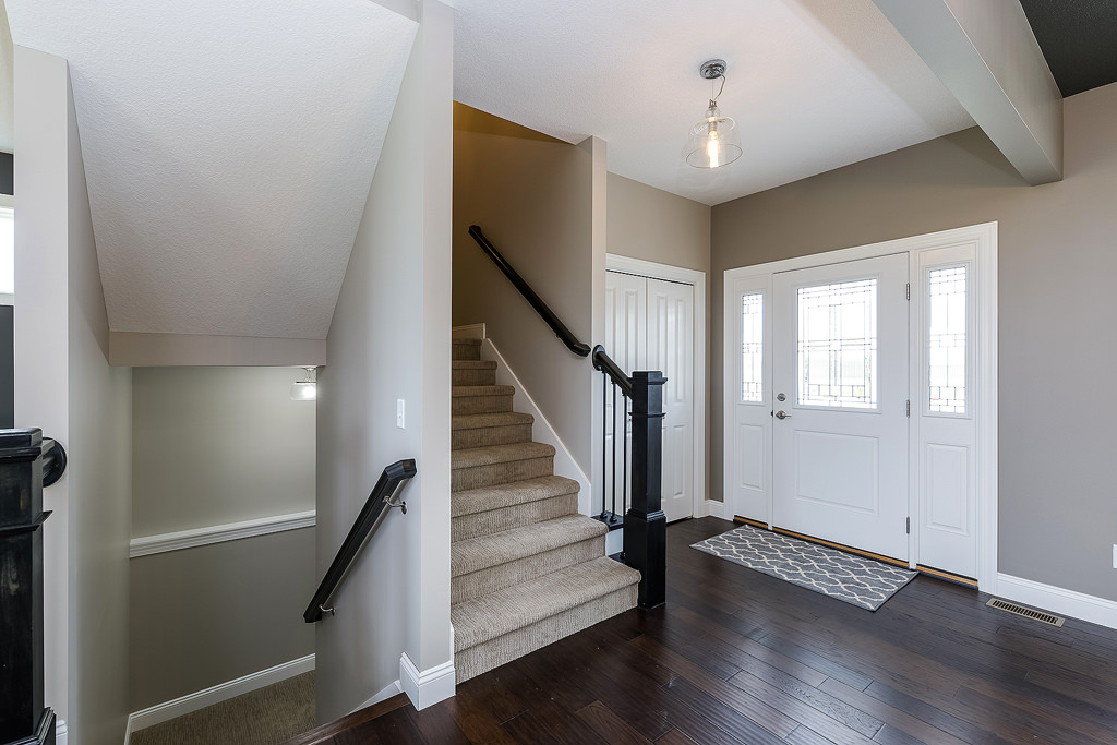 https://www.rivervalleyhomesqc.com/wp-content/uploads/6111_SpringCir_3.jpg