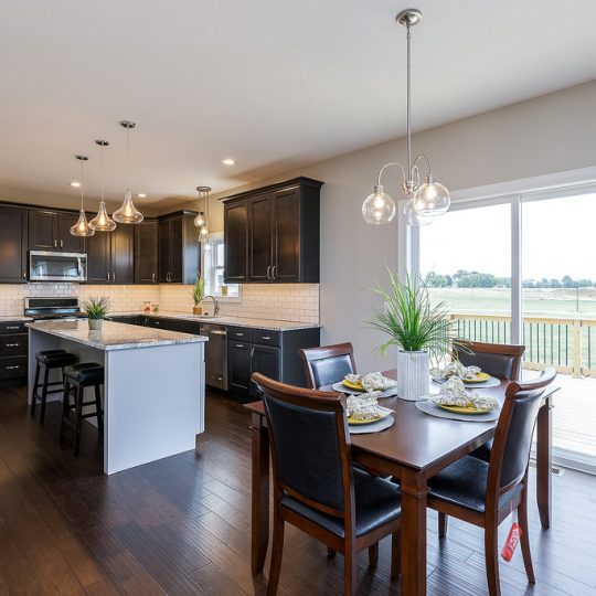 https://www.rivervalleyhomesqc.com/wp-content/uploads/6111_SpringCir_8-540x540.jpg