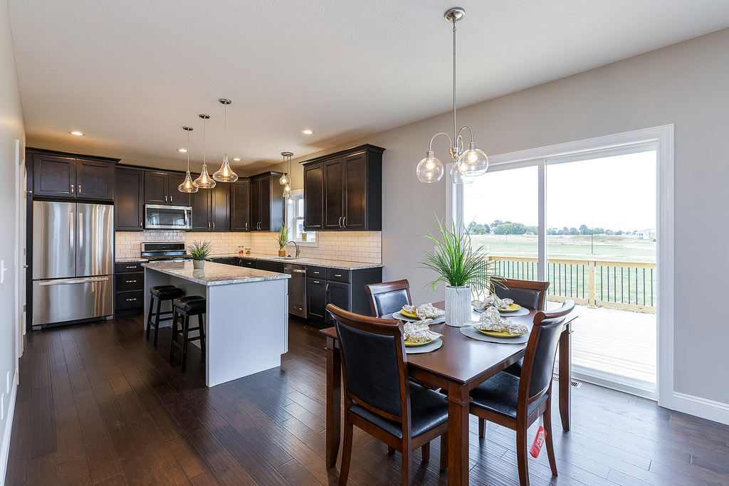 https://www.rivervalleyhomesqc.com/wp-content/uploads/6111_SpringCir_8.jpg