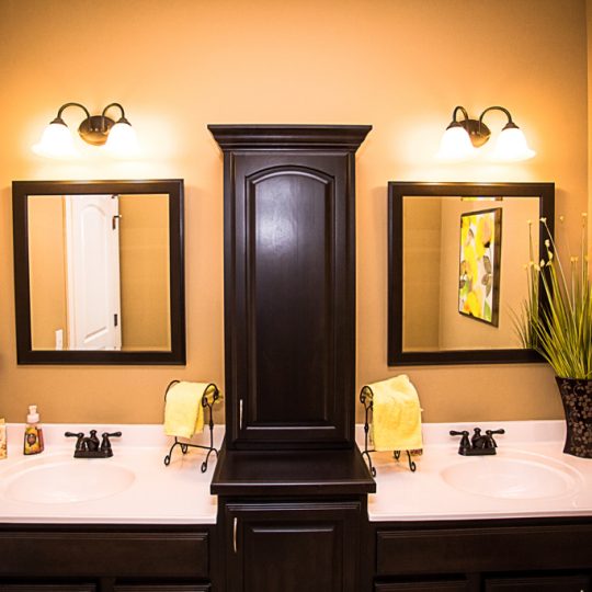 https://www.rivervalleyhomesqc.com/wp-content/uploads/6115_Judson_Circle_10-540x540.jpg