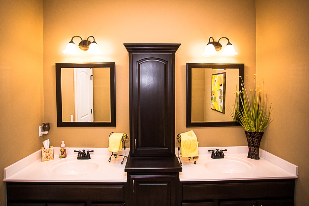 https://www.rivervalleyhomesqc.com/wp-content/uploads/6115_Judson_Circle_10.jpg