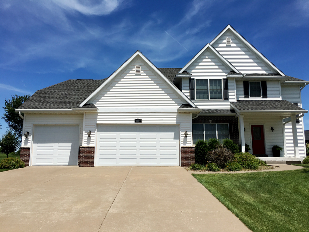 https://www.rivervalleyhomesqc.com/wp-content/uploads/6115_Judson_Circle_12.jpg