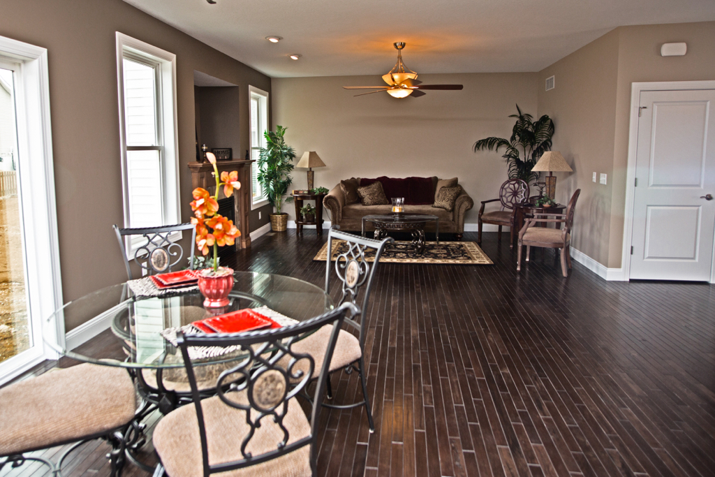 https://www.rivervalleyhomesqc.com/wp-content/uploads/6115_Judson_Circle_5.jpg