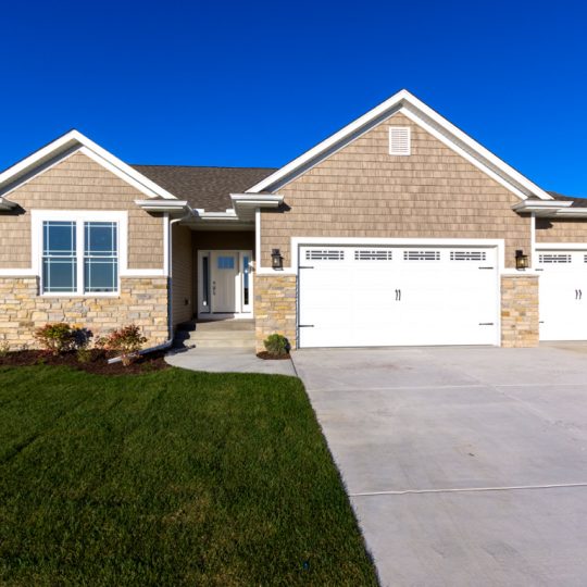 https://www.rivervalleyhomesqc.com/wp-content/uploads/6120_Spring_Circle_Davenport_10-540x540.jpg